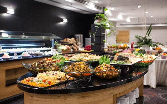 Eyal Hotel