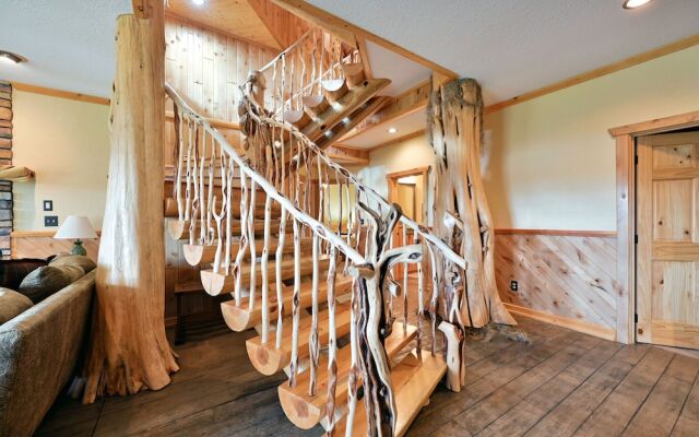 Osprey Lake Cabin 4 Bedroom Home by RedAwning