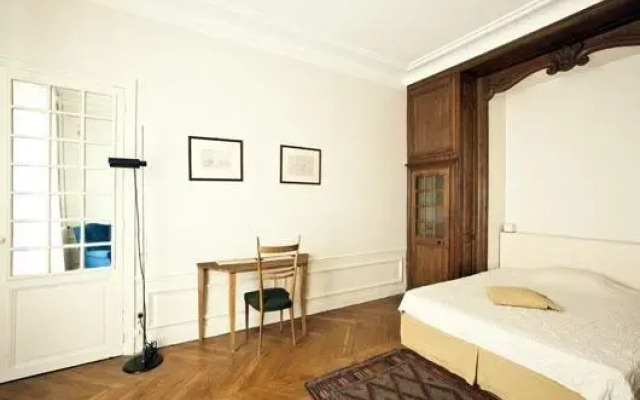 Guibert Halldis Apartment