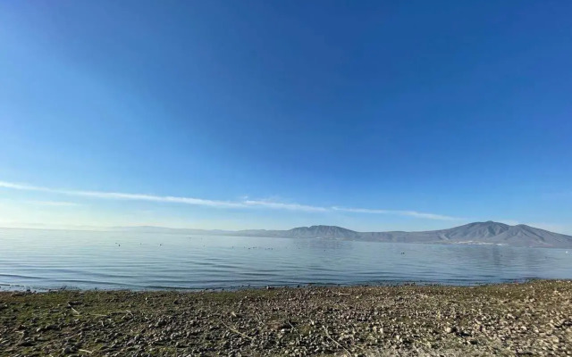 Seuia Departamentos con alberca a pasos del lago
