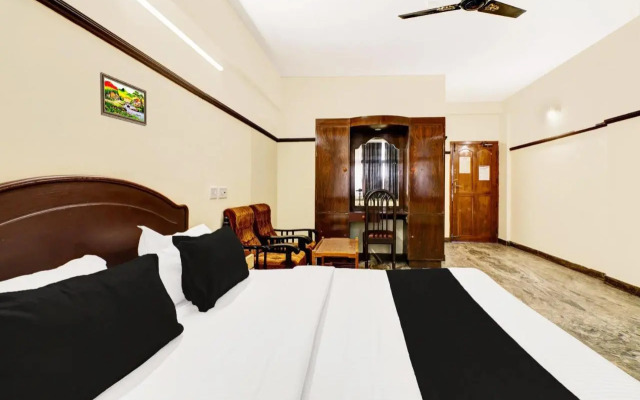 OYO 15837 Hotel Rvee's Regency