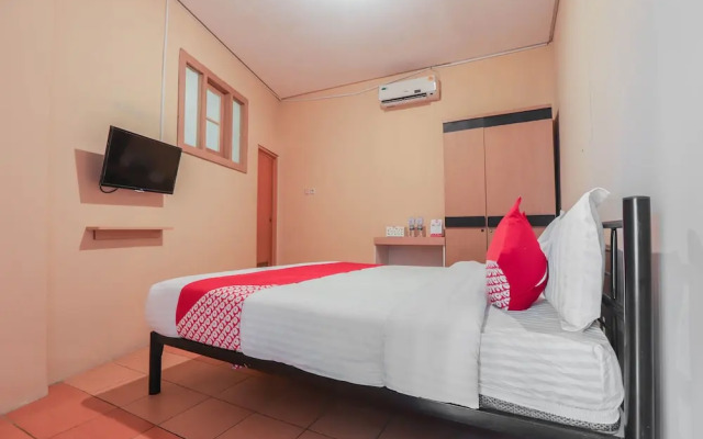 OYO 298 Gemilang Guesthouse Near Siloam Hospitals Kelapa Dua