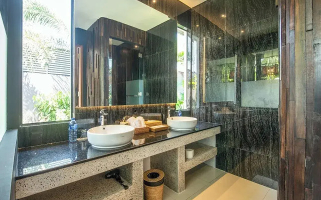 Exquisite 5BR Villa: Premier Luxury in Seminyak