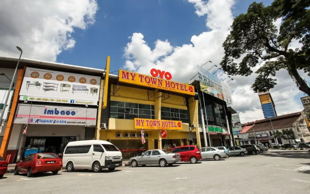 OYO 89470 My Town Hotel