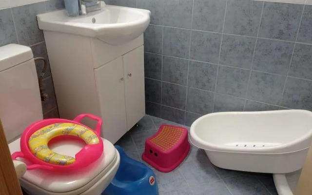 Cool Boho Apartment, 1min to Highway, Parking