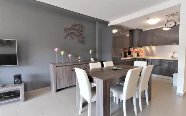 Paraiso Sol Rocha Luxurious beach apartment