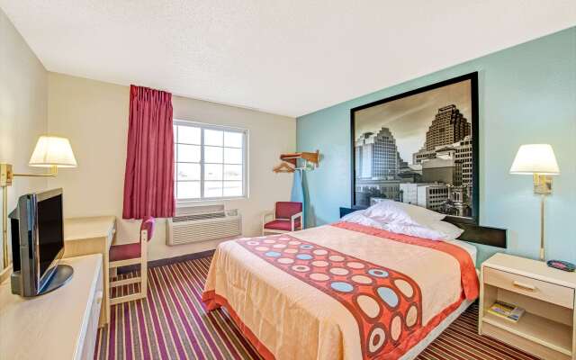 Super 8 by Wyndham San Antonio/Fiesta