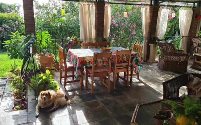 Comfy home-tropical garden & 5 min walk to beach