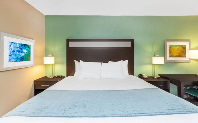 Baymont by Wyndham Midland Center