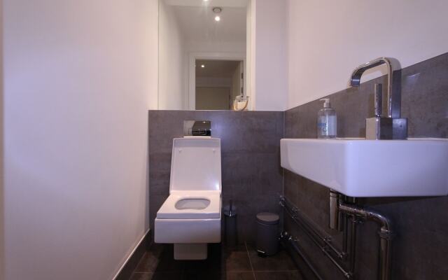 Modern 2 Bedroom Apart in heart London