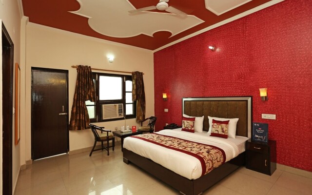 OYO 9905 Hotel Doon Star