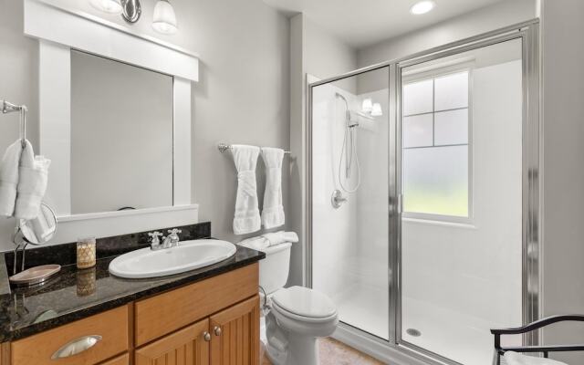 1369 Laurel Grove "the Crows Nest"