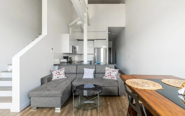 2BR 2storey Loft Free Parking Gym