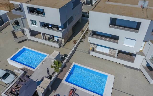 Apartments & Rooms Danivan Pool Villas B
