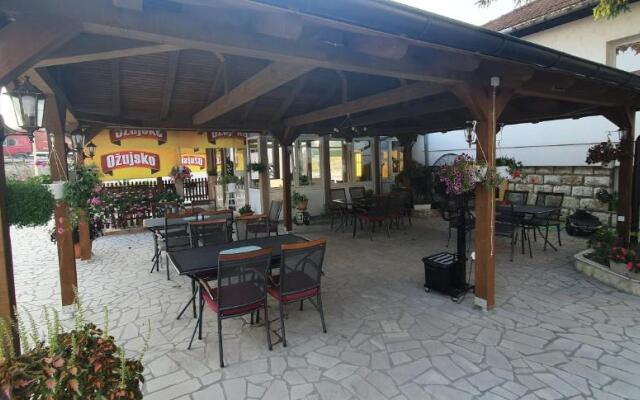 Guesthouse "INES"