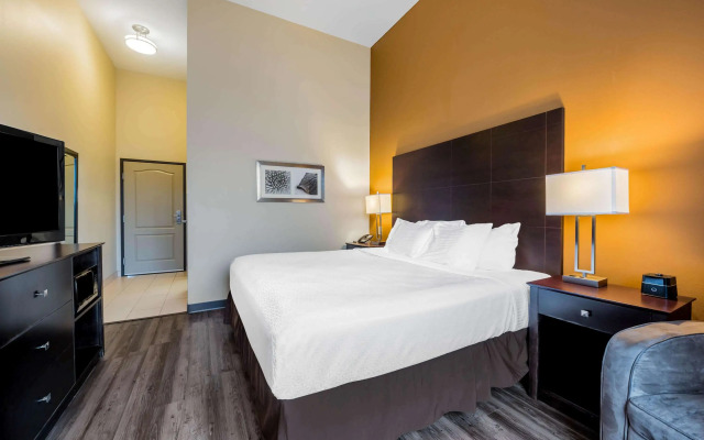 La Quinta Inn & Suites by Wyndham Marshall