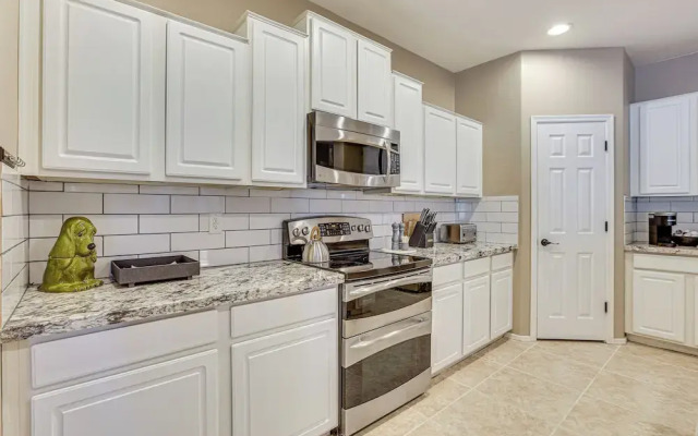 Family-friendly Goodyear Oasis: Fire Table, Pool!