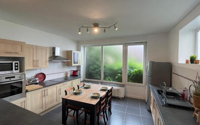 Appartement proche des remparts et tous commerces.