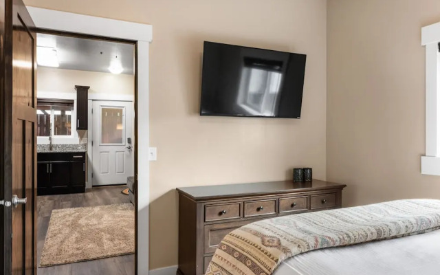 The Yellowstone Hideaway Unit C