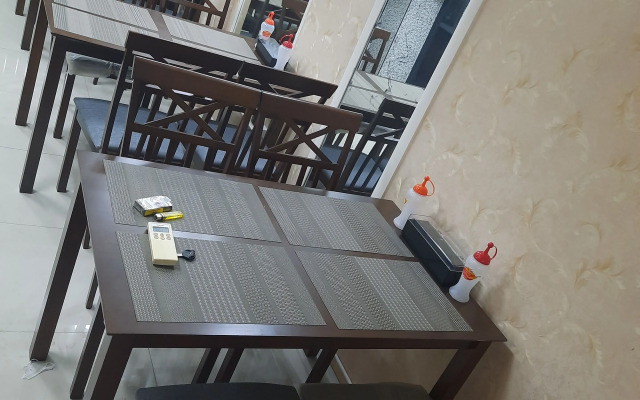 RD Hostel & Restaurant