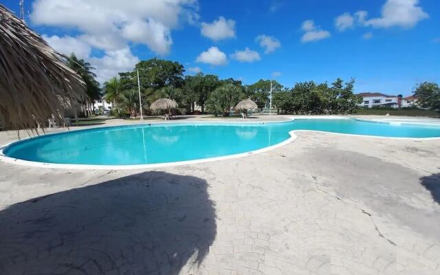Bright Apartment at Punta Cana Wifi/ac/elect/iron/parking