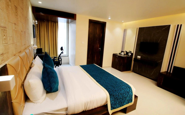 Pinnacle by Click Hotels, Lucknow