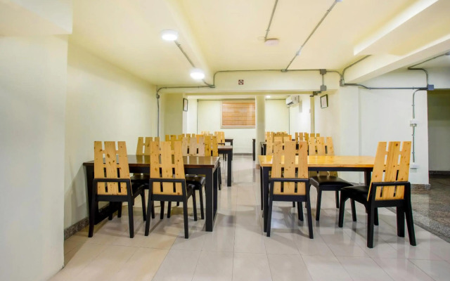 OYO 928 Leaf Hostel