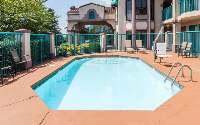 Red Roof Inn Franklin, TN