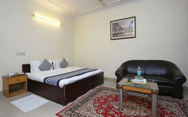 Oyo 542 Kalkaji Residency Bnb