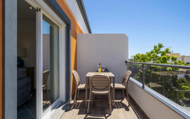 Modern Cabanas de Tavira Apartment by Ideal Homes