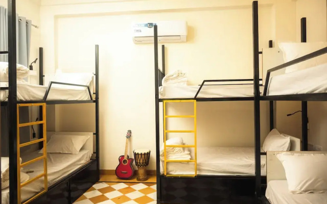 Banana Hostel