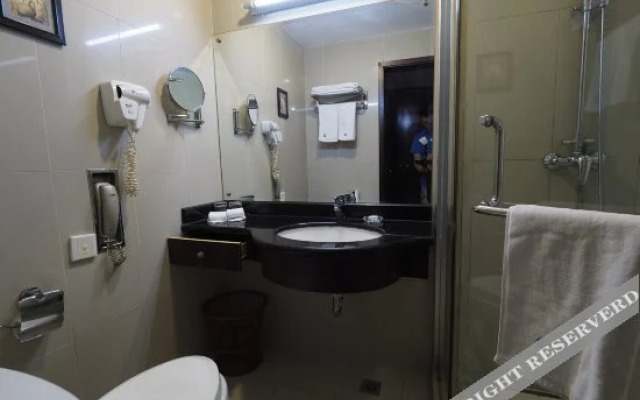 Qingzhu Tianmuhu Hotel (Shanghai Putuo Fengqiao Road Subway Station)