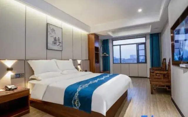 TukE China Light Residence Hotel