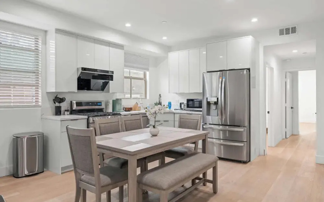 Not Affected by the Fire/modern Spacious Home With Parking & Fully Equipped Kitchen #3