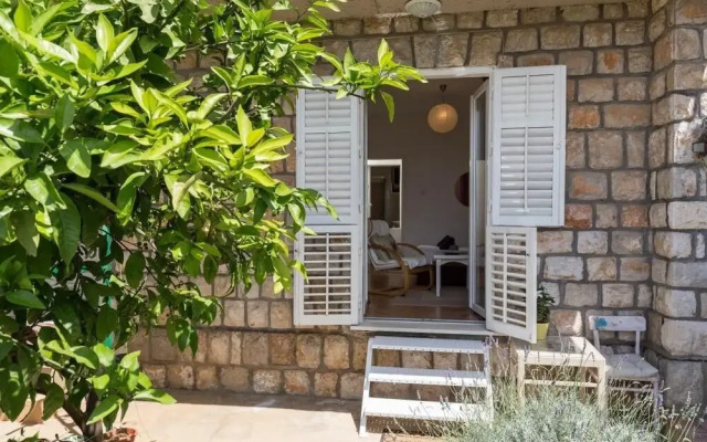 Apartment Purple Rain