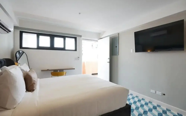 w Lovely Loft in Santa Ana