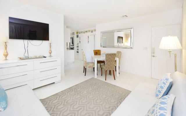 Sunrise Court Apartments