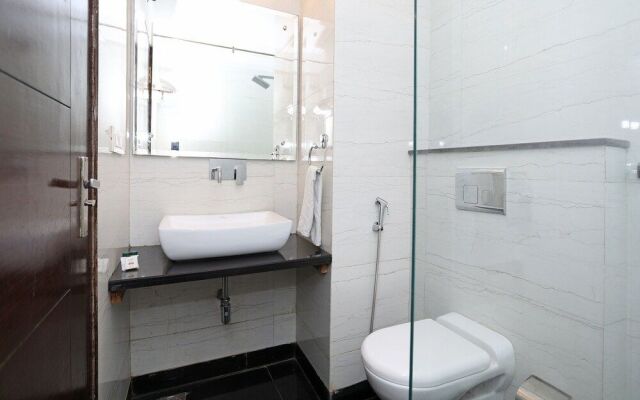OYO 9532 Hotel Q-Cent