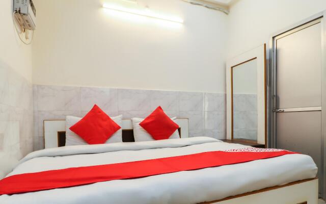 OYO 11762 Trimurti Guest House