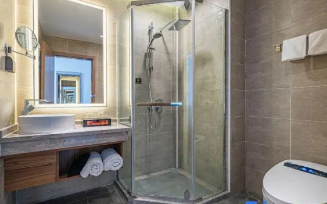 Rezen Select Hotel (Chaka Salt Lake)