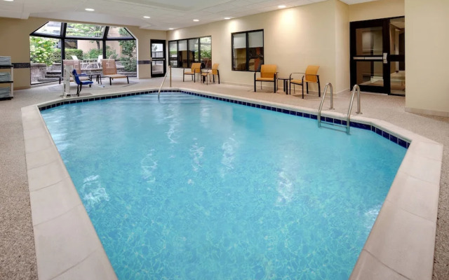Courtyard Cleveland Beachwood