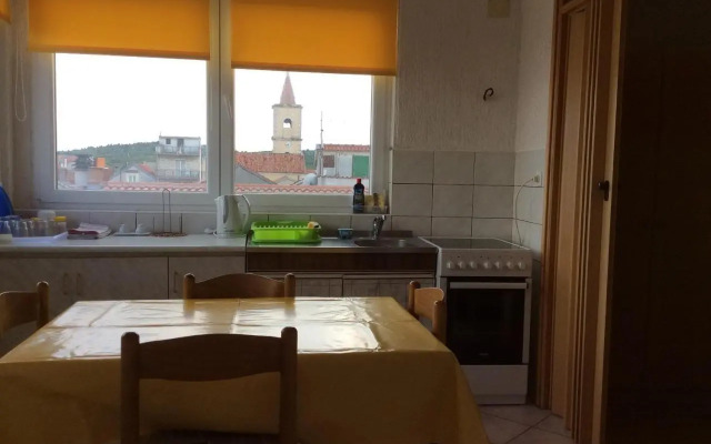 Lovely Apartment in Pirovac With Balcony