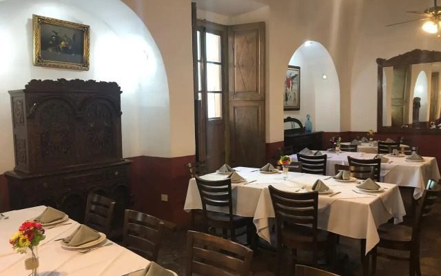 Hotel Hostal El Farol