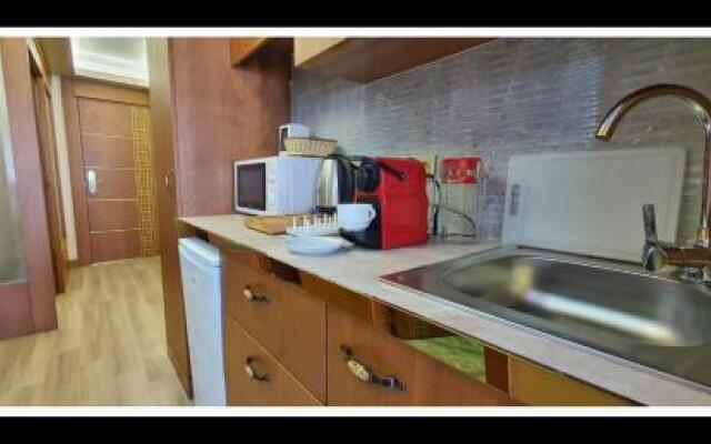 MB Deluxe Suite Hotel