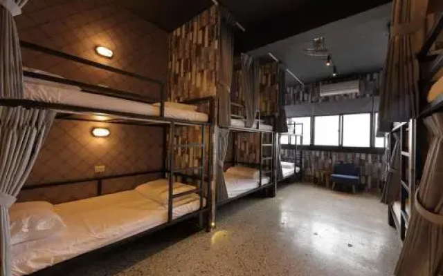 Topbunk Hostel