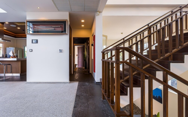 Luxury Mansion 6 BR on Golf Course JB