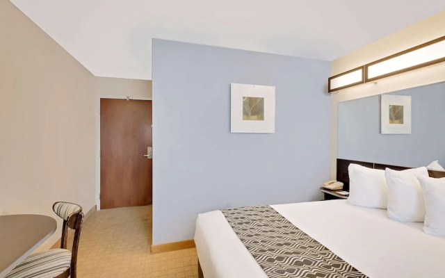 Microtel Inn And Suites Geneva