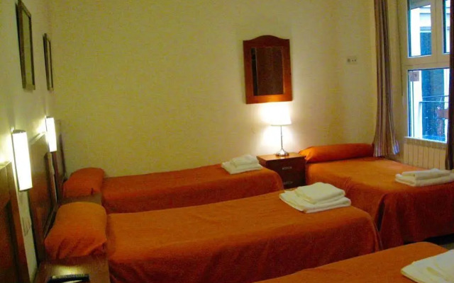 Hostal Tirso Plaza