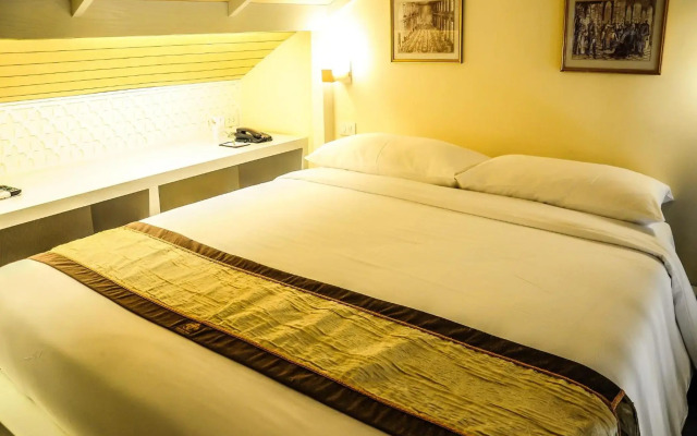 Chuchai Buri Sri Amphawa