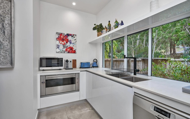 Canopy Views Luxury Holiday House Palm Cove